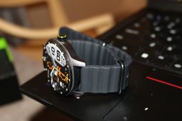Watch 5R Pro 1.43" AMOLED 2.5D Floating Interface IP68 Smart Watch