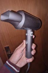 sèche cheveux au technologie des ions négatives idéal pour rendre les cheveux lisses