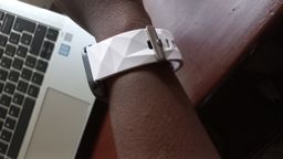 Elegant Vibes, Sporty Comfort