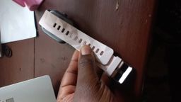 Elegant Vibes, Sporty Comfort